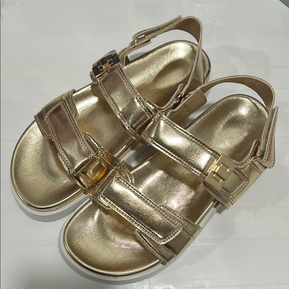 Modatope  Gold flat Sandals NWT size 8..